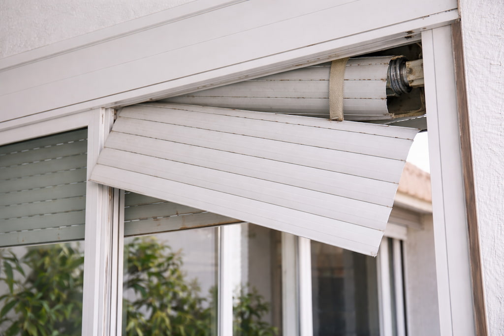 reparacion-persianas-barcelona-persiana-torcida-eje