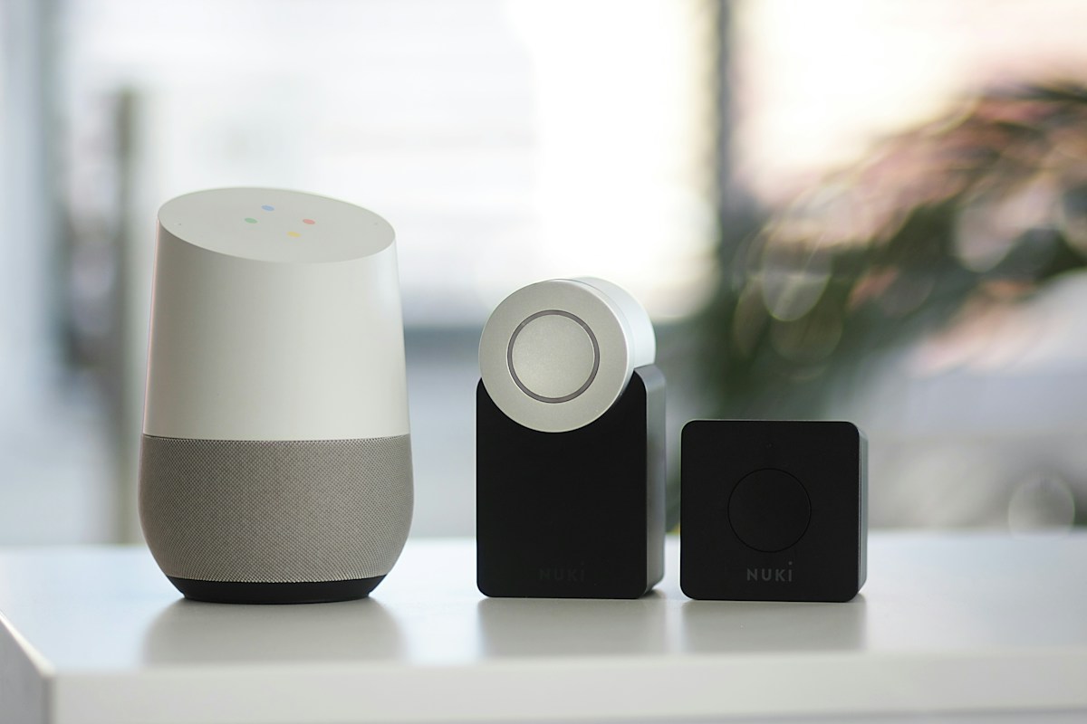 reparacion-persianas-barcelona-altavoz-control-voz-domotica